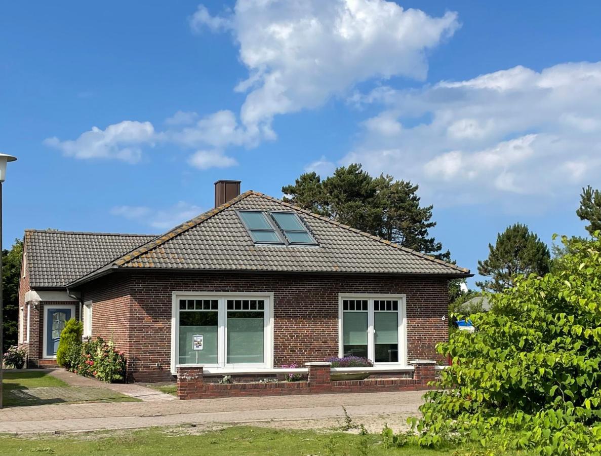 Lüttje Najade Ruhige, zentrale Lage am Rande des Kurparks. Wenige Gehminuten zum Strand und in die Innenstadt. Neu renovierte und liebevoll eingerichtete Wohnung. Borkum Exterior foto