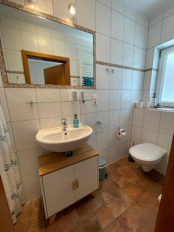 Lüttje Najade Ruhige, zentrale Lage am Rande des Kurparks. Wenige Gehminuten zum Strand und in die Innenstadt. Neu renovierte und liebevoll eingerichtete Wohnung. Borkum Exterior foto