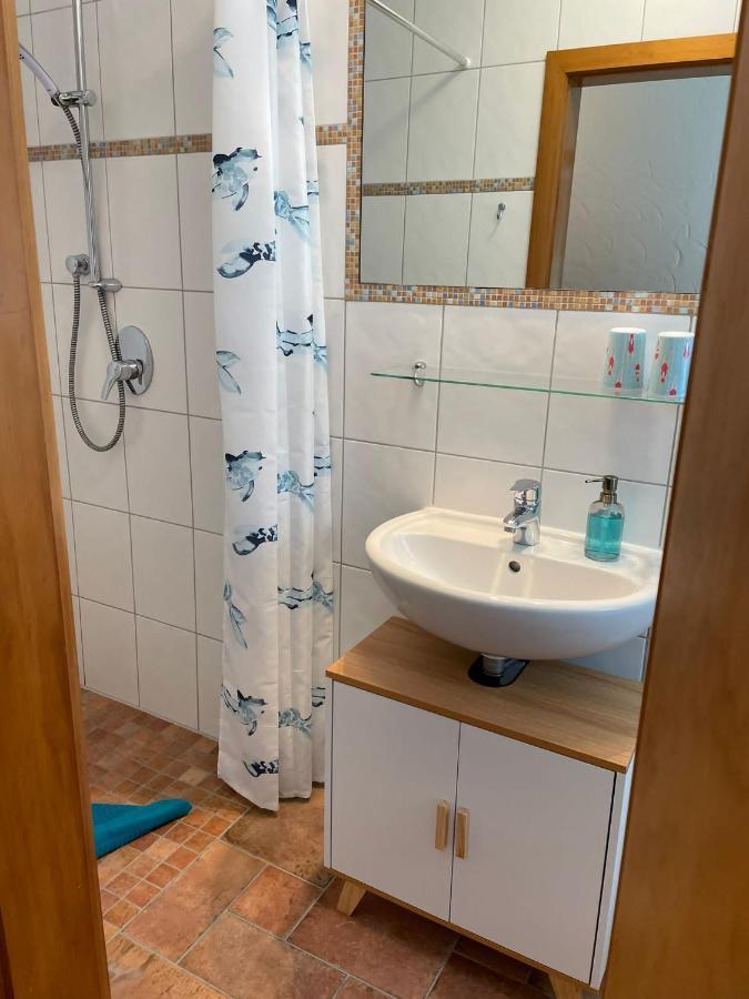 Lüttje Najade Ruhige, zentrale Lage am Rande des Kurparks. Wenige Gehminuten zum Strand und in die Innenstadt. Neu renovierte und liebevoll eingerichtete Wohnung. Borkum Exterior foto